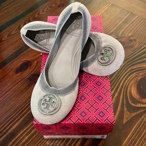 Tory Burch Caroline 2 Ballet Flat in Pewter Mercury
